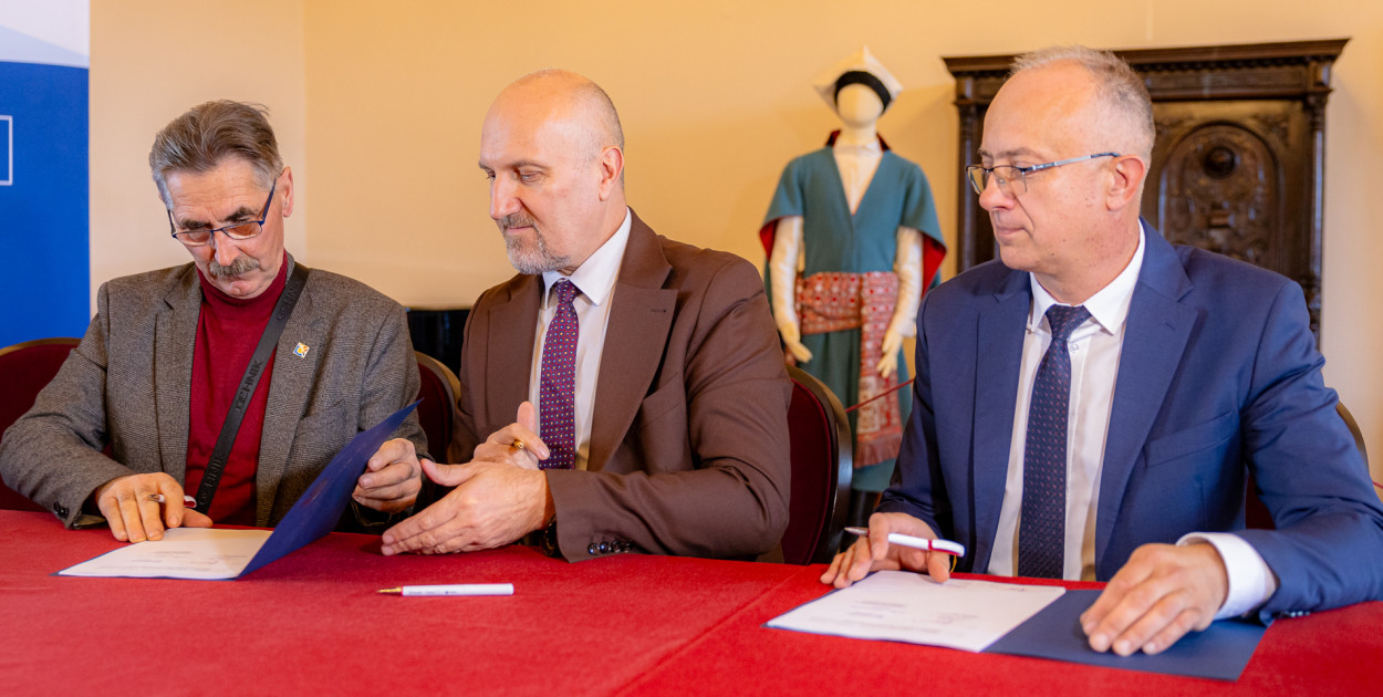 Podpisanie umów w Zamku Królewskim w Sandomierzu