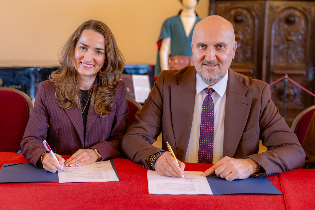 Podpisanie umów w Zamku Królewskim w Sandomierzu