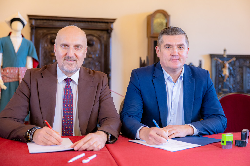 Podpisanie umów w Zamku Królewskim w Sandomierzu