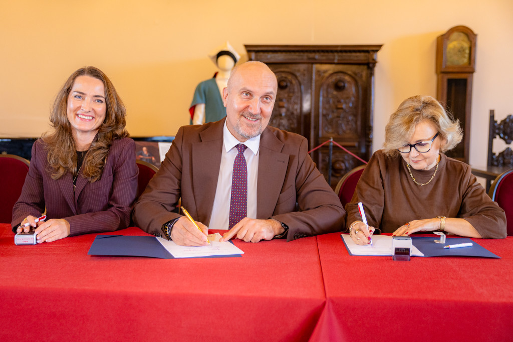 Podpisanie umów w Zamku Królewskim w Sandomierzu