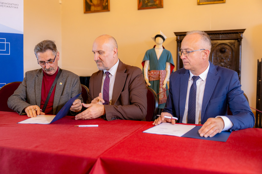 Podpisanie umów w Zamku Królewskim w Sandomierzu