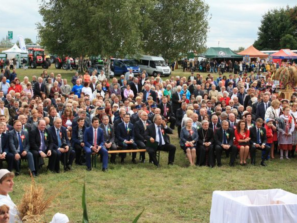 Minister spraw zagranicznych na sandomierskich dożynkach. [Zdjęcia]