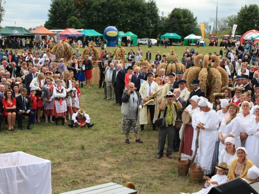 Minister spraw zagranicznych na sandomierskich dożynkach. [Zdjęcia]