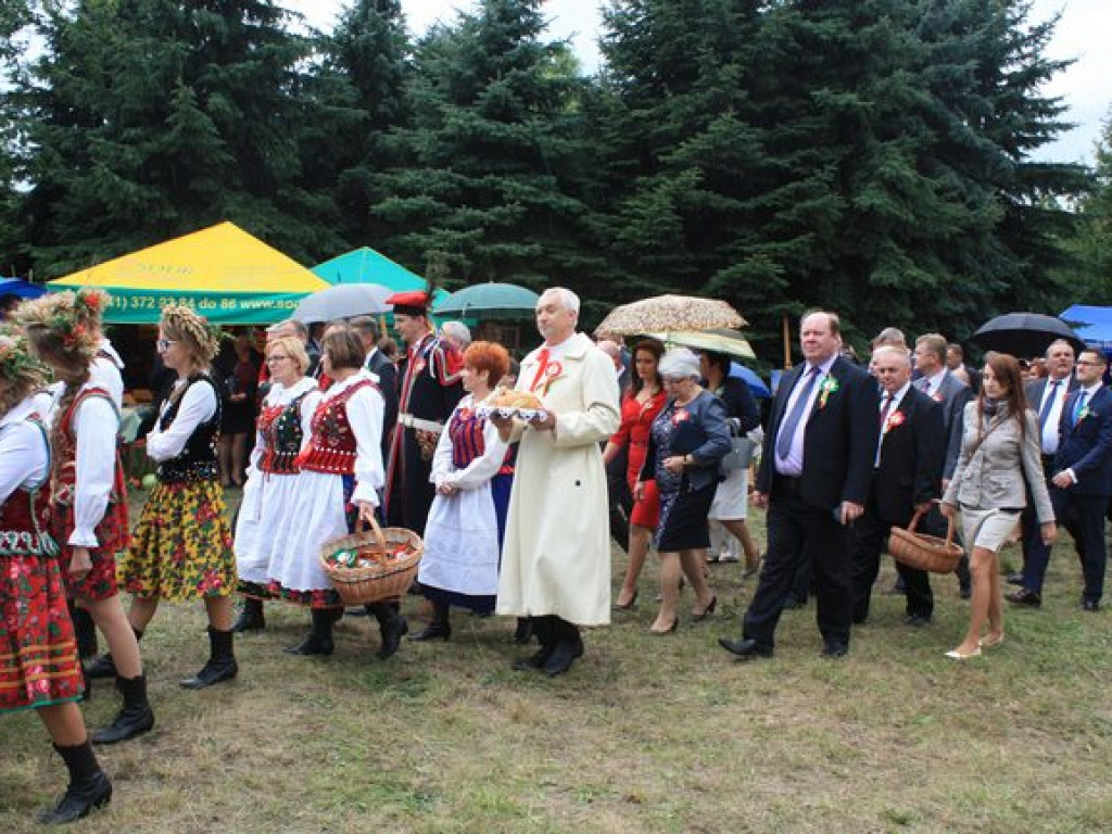 Minister spraw zagranicznych na sandomierskich dożynkach. [Zdjęcia]