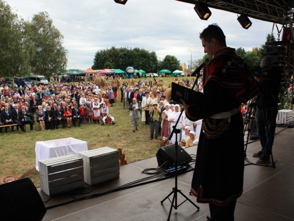 Minister spraw zagranicznych na sandomierskich dożynkach. [Zdjęcia]