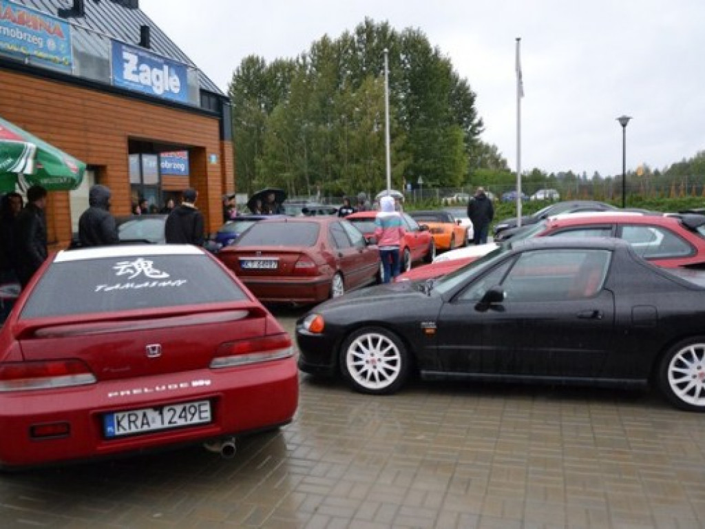 Zlot samochodów marki Honda nad Jeziorem Tarnobrzeskim