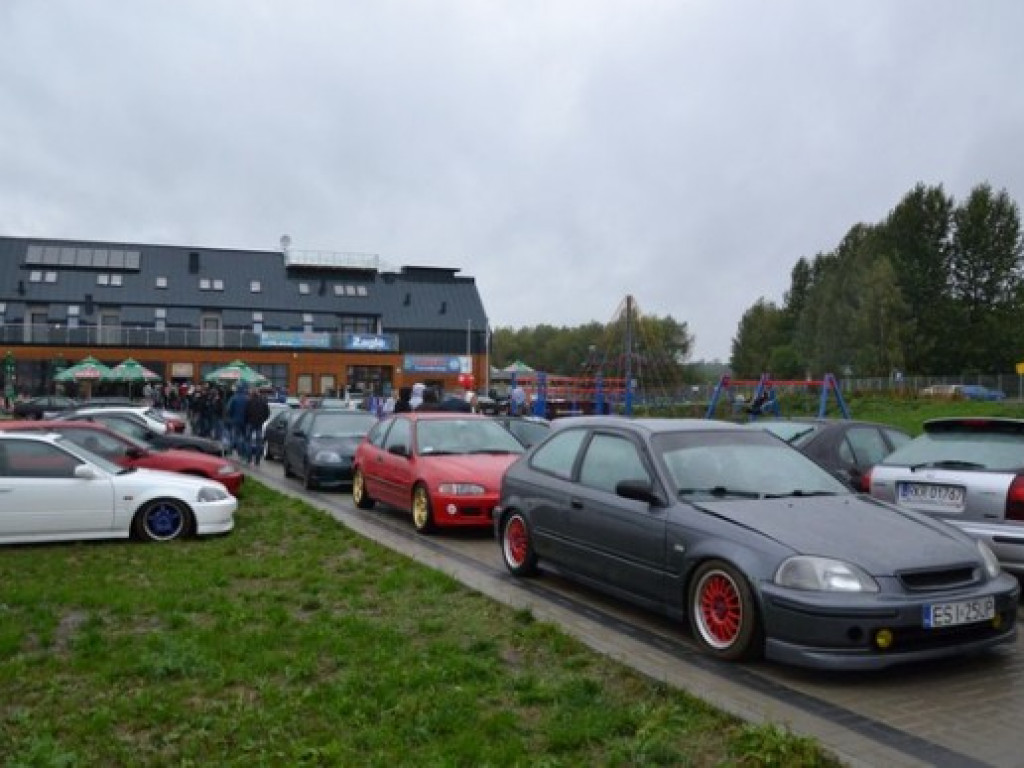Zlot samochodów marki Honda nad Jeziorem Tarnobrzeskim