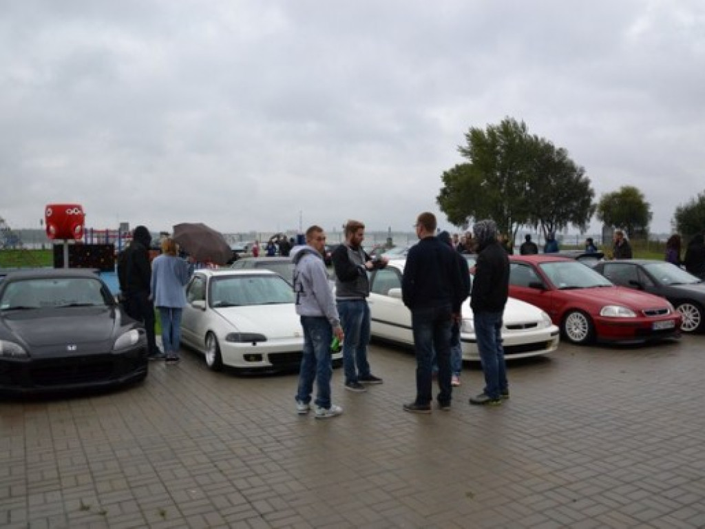 Zlot samochodów marki Honda nad Jeziorem Tarnobrzeskim