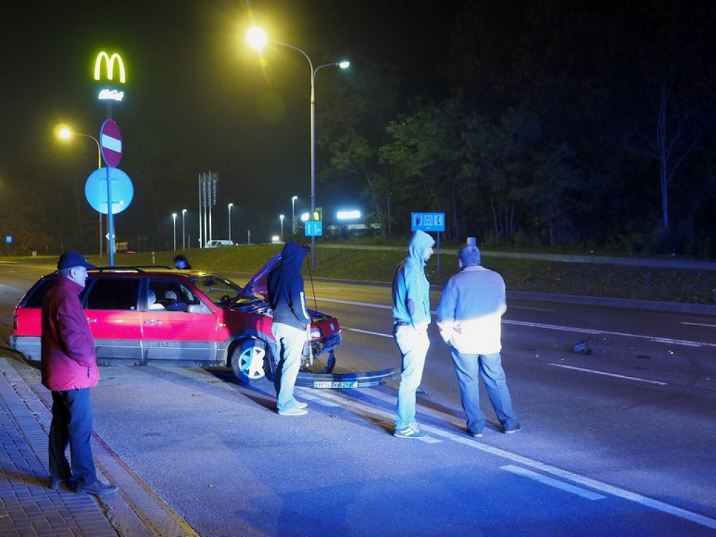 Nie wszyscy szczęśliwie dojechali na cmentarze [ZDJĘCIA]