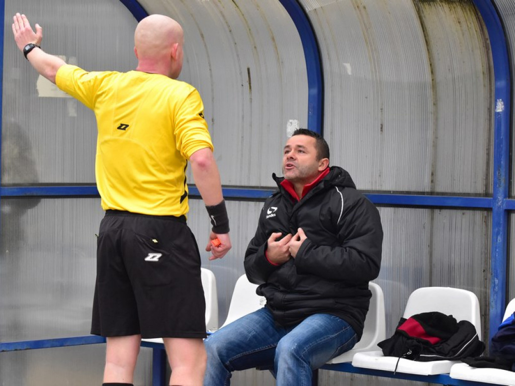 Gorące derby w okręgówce. Przepychanki na boisku [Zdjęcia!]