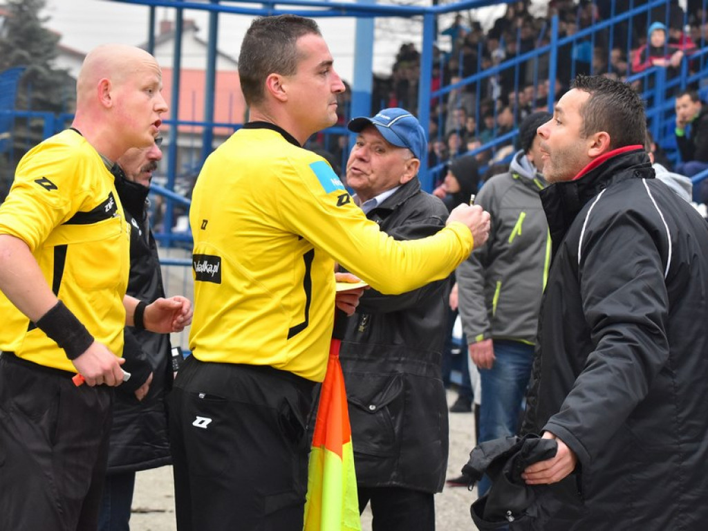 Gorące derby w okręgówce. Przepychanki na boisku [Zdjęcia!]