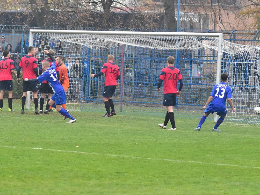 Gorące derby w okręgówce. Przepychanki na boisku [Zdjęcia!]