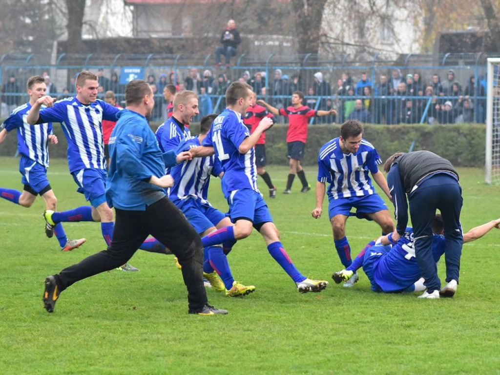 Gorące derby w okręgówce. Przepychanki na boisku [Zdjęcia!]