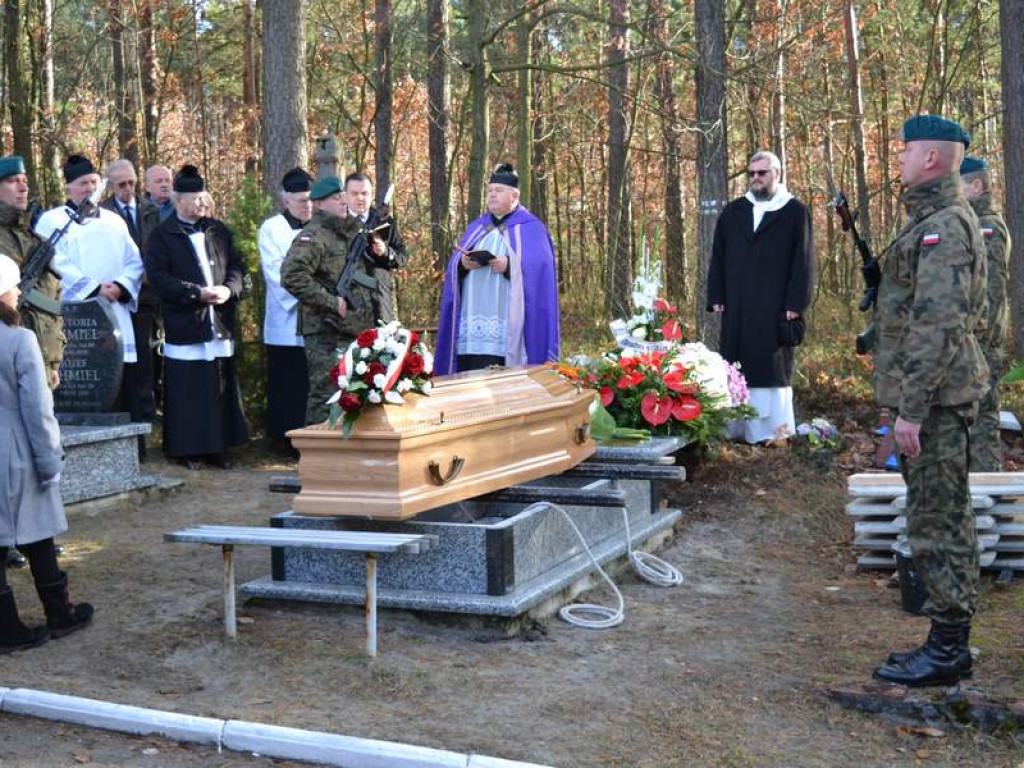 Pogrzeb bohatera. W Nowej Dębie pochowano ppłk Kazimierza Bogacza ps. 