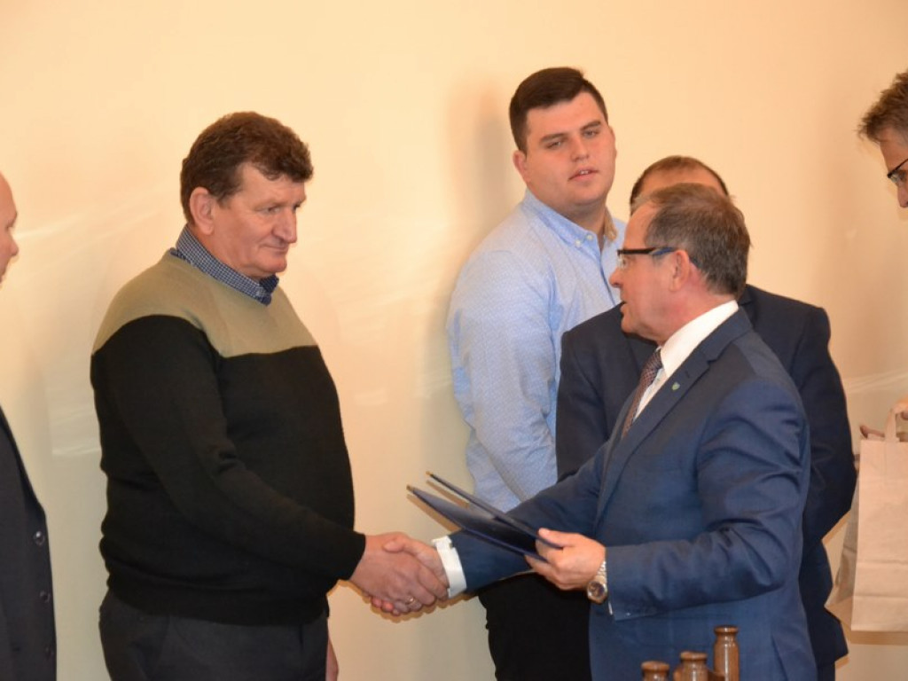 Pomogli policji. Trzech mieszkańców naszego regionu odebrało gratulacje od komendanta i przedstawicieli lokalnych władz [ZDJĘCIA!]