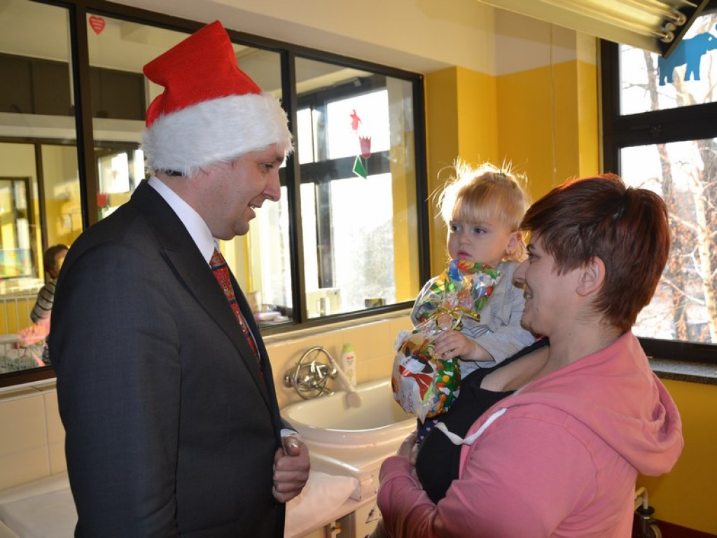 Prezydent rozdawał prezenty dzieciom [Zdjęcia!]