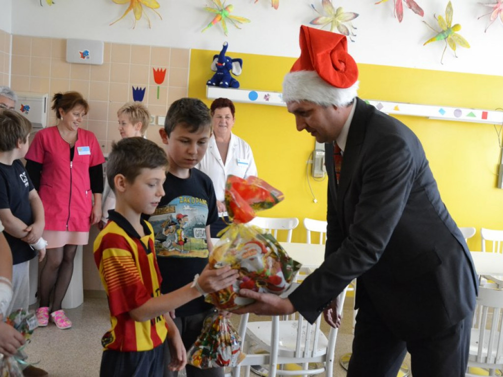 Prezydent rozdawał prezenty dzieciom [Zdjęcia!]