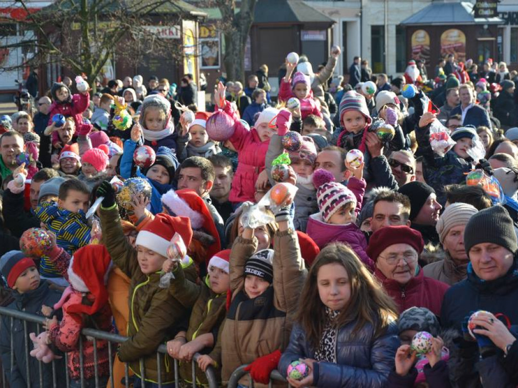 Prawie 400 Świętych Mikołajów przejechało ulicami Tarnobrzega [ZDJĘCIA!]