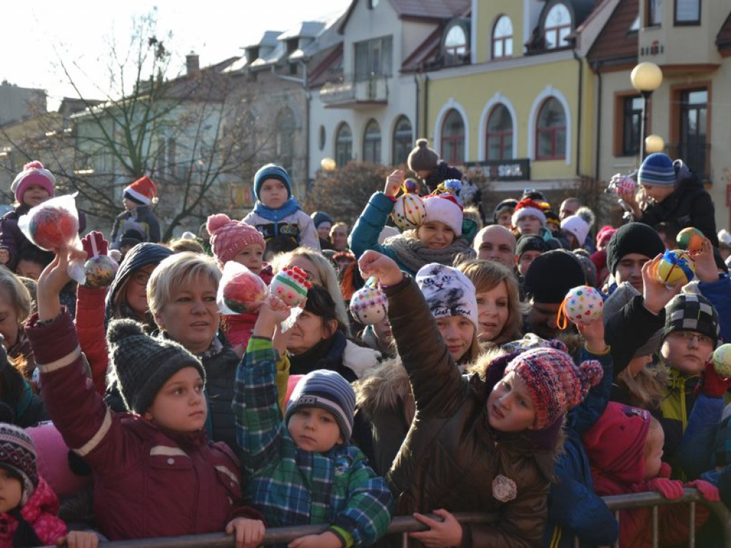 Prawie 400 Świętych Mikołajów przejechało ulicami Tarnobrzega [ZDJĘCIA!]