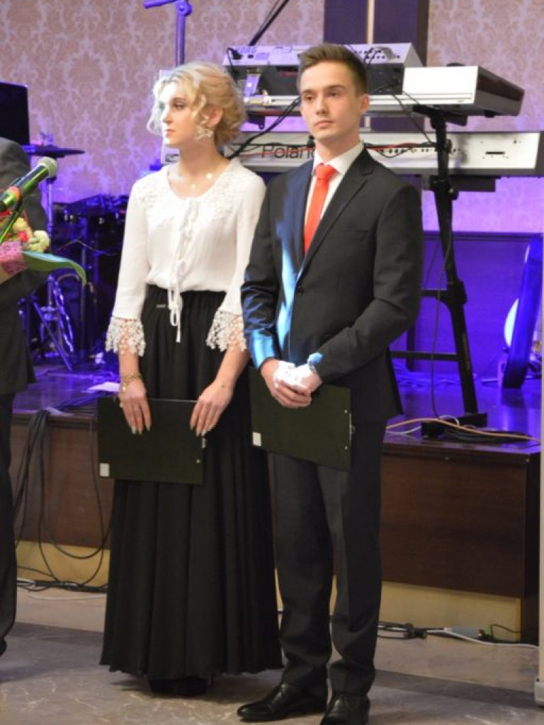 Studniówka Liceum Ogólnokształcącego im. Stefana Wyszyńskiego w Staszowie [ZDJĘCIA]