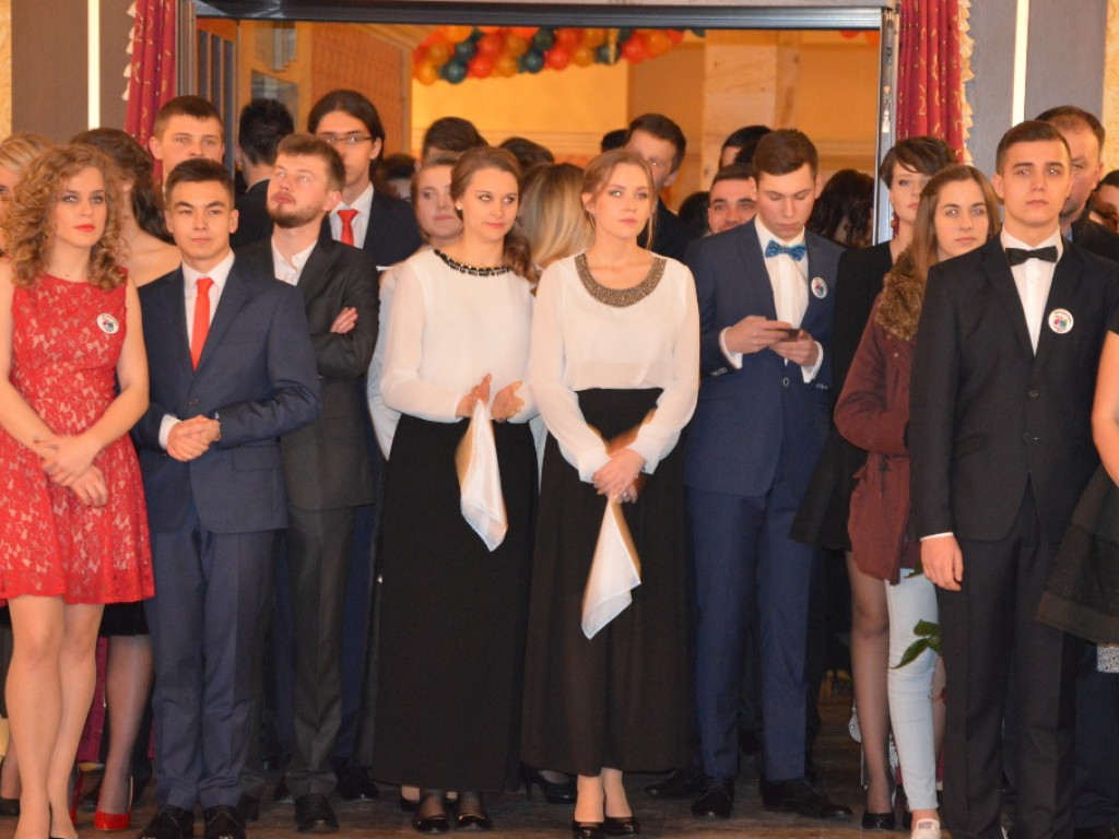 Studniówka Liceum Ogólnokształcącego im. Stefana Wyszyńskiego w Staszowie [ZDJĘCIA]