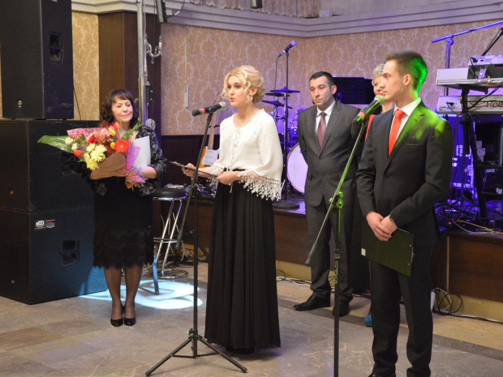 Studniówka Liceum Ogólnokształcącego im. Stefana Wyszyńskiego w Staszowie [ZDJĘCIA]