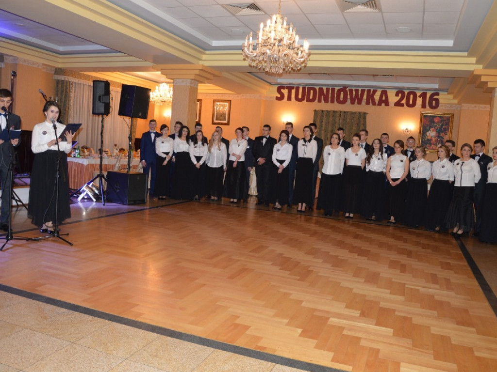 Tak na studniówkowym balu bawili się uczniowie LO w Bogorii [ZDJĘCIA]
