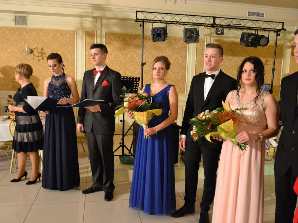 Studniówka Zespołu Szkół Ponadgimnazjalnych numer 1 w Tarnobrzegu. [Zdjęcia]