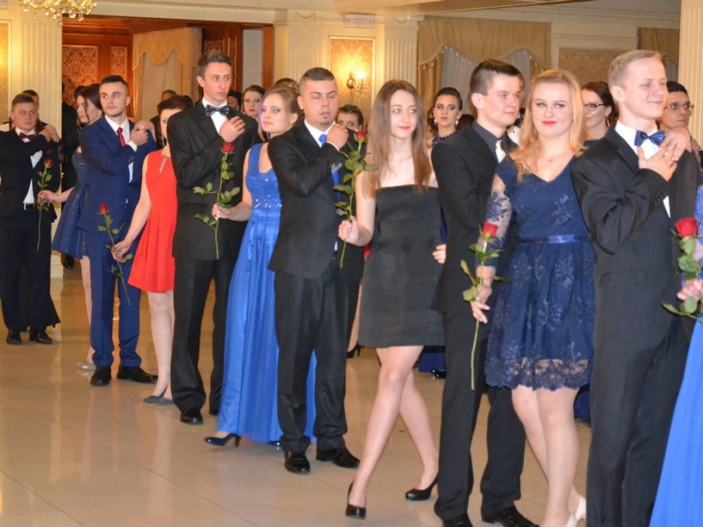 Studniówka Zespołu Szkół Ponadgimnazjalnych numer 1 w Tarnobrzegu. [Zdjęcia]