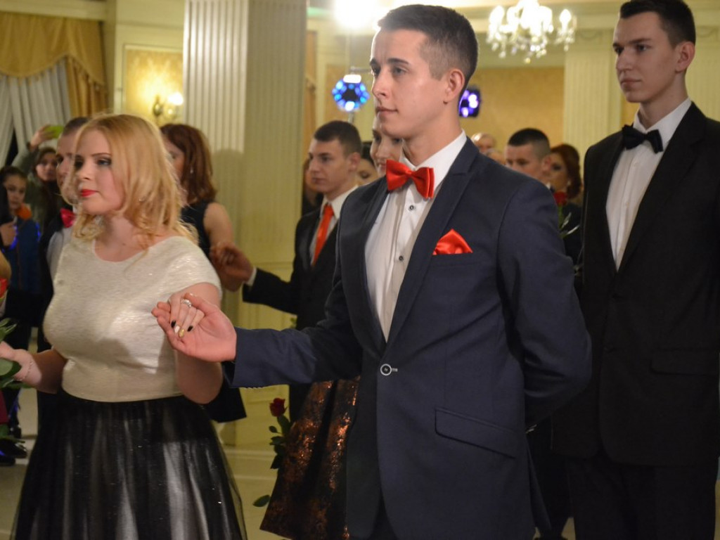 Studniówka Zespołu Szkół Ponadgimnazjalnych numer 1 w Tarnobrzegu. [Zdjęcia]