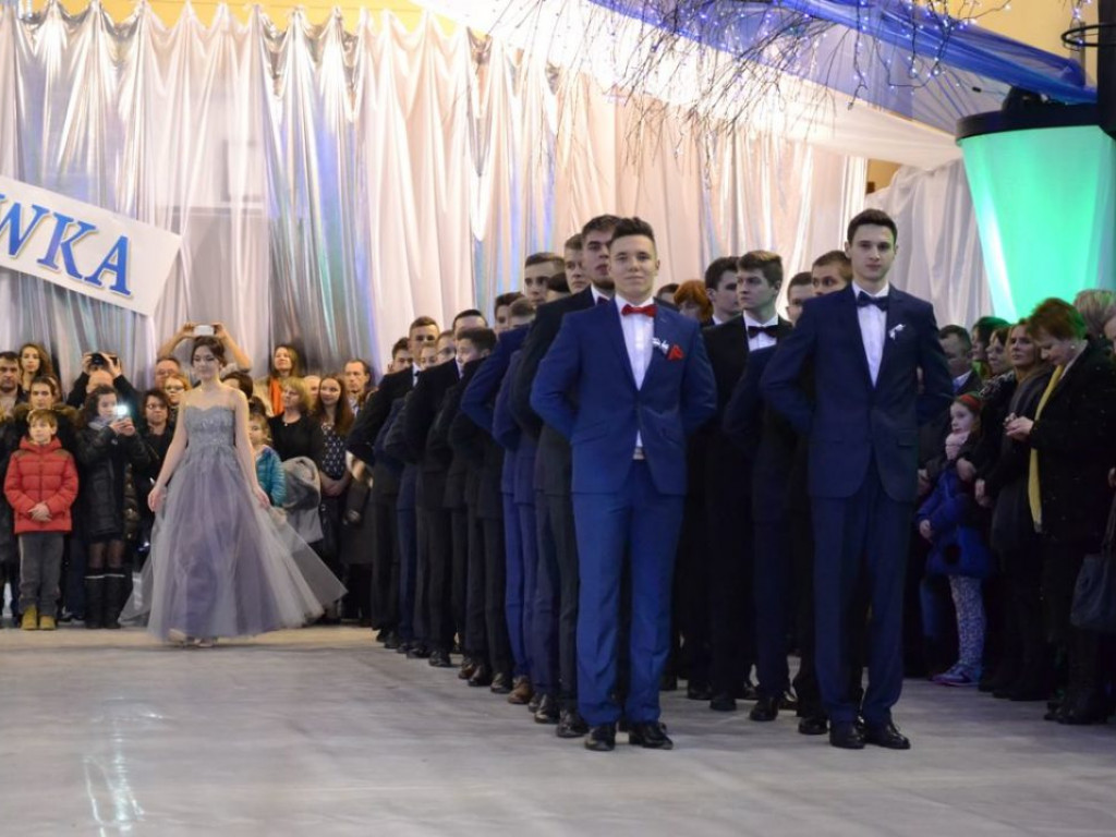 Studniówka Liceum Ogólnokształcącego im. M. Kopernika w Tarnobrzegu [ZDJĘCIA]