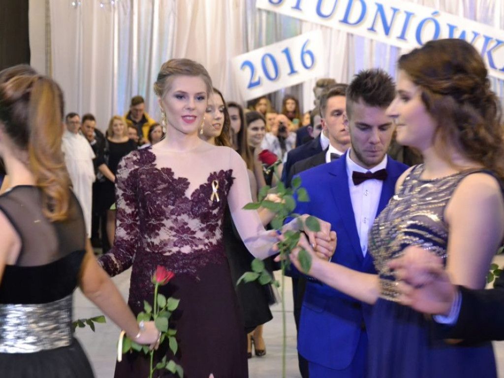 Studniówka Liceum Ogólnokształcącego im. M. Kopernika w Tarnobrzegu [ZDJĘCIA]