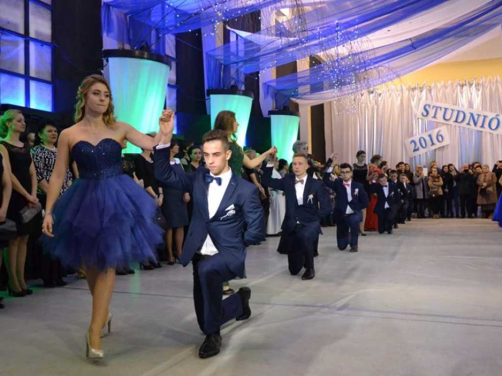 Studniówka Liceum Ogólnokształcącego im. M. Kopernika w Tarnobrzegu [ZDJĘCIA]