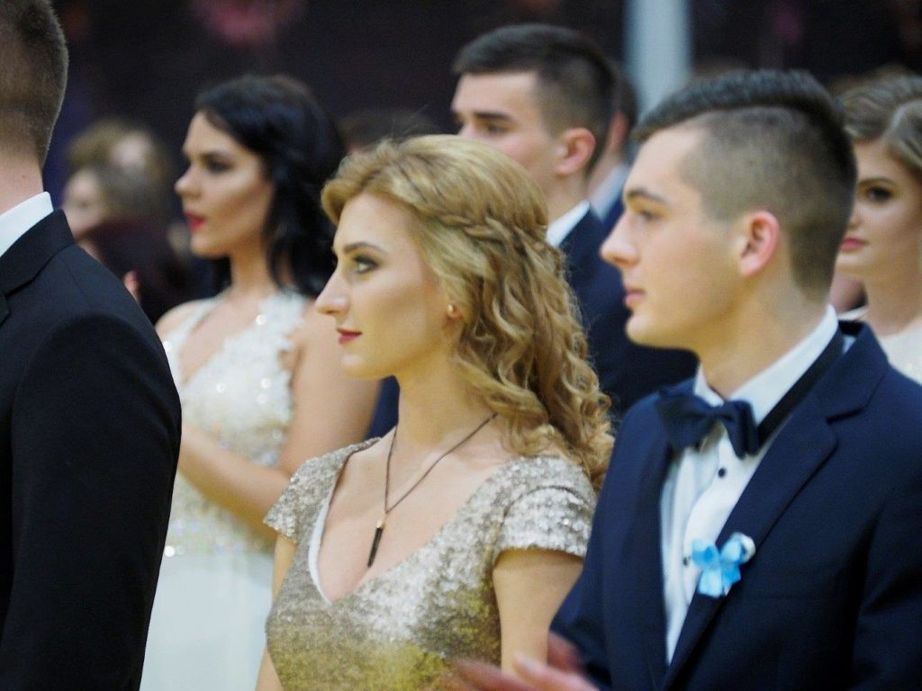 Bal na  prawie 300 par! Studniówka LO im KEN w Stalowej Woli [Zdjęcia]