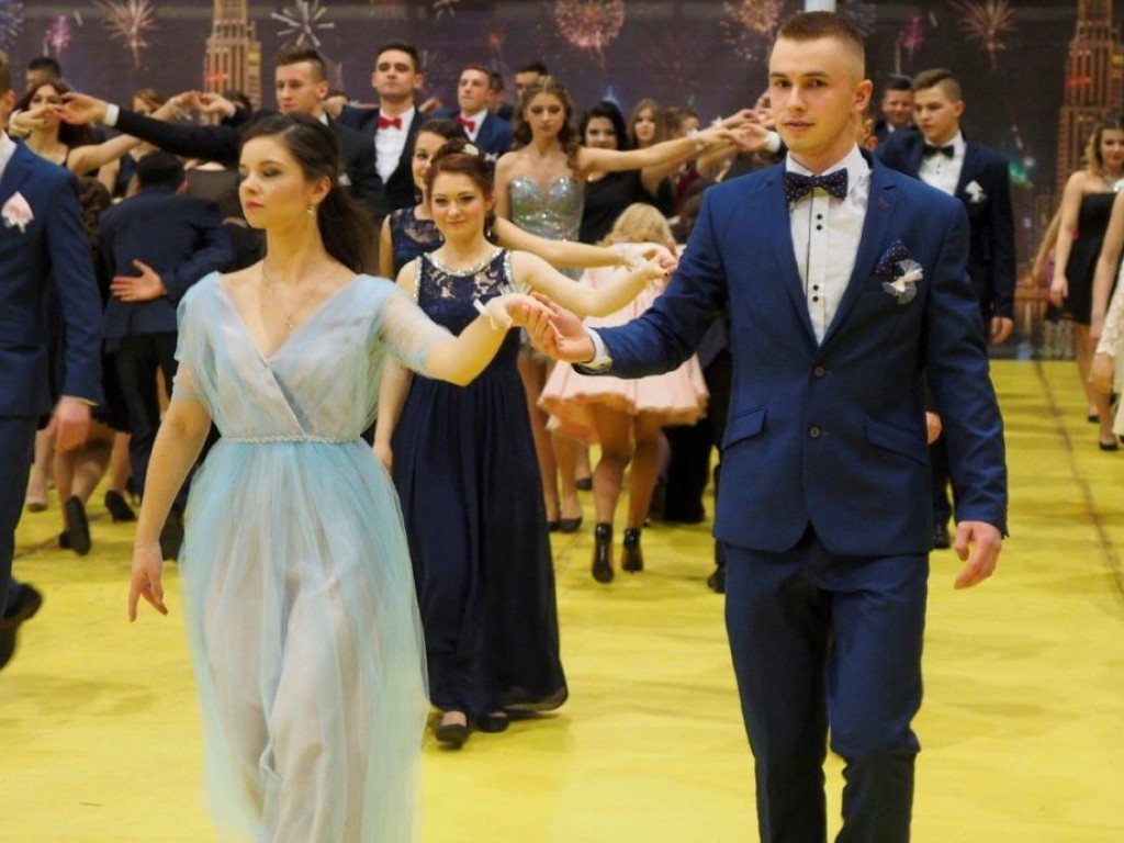 Bal na  prawie 300 par! Studniówka LO im KEN w Stalowej Woli [Zdjęcia]