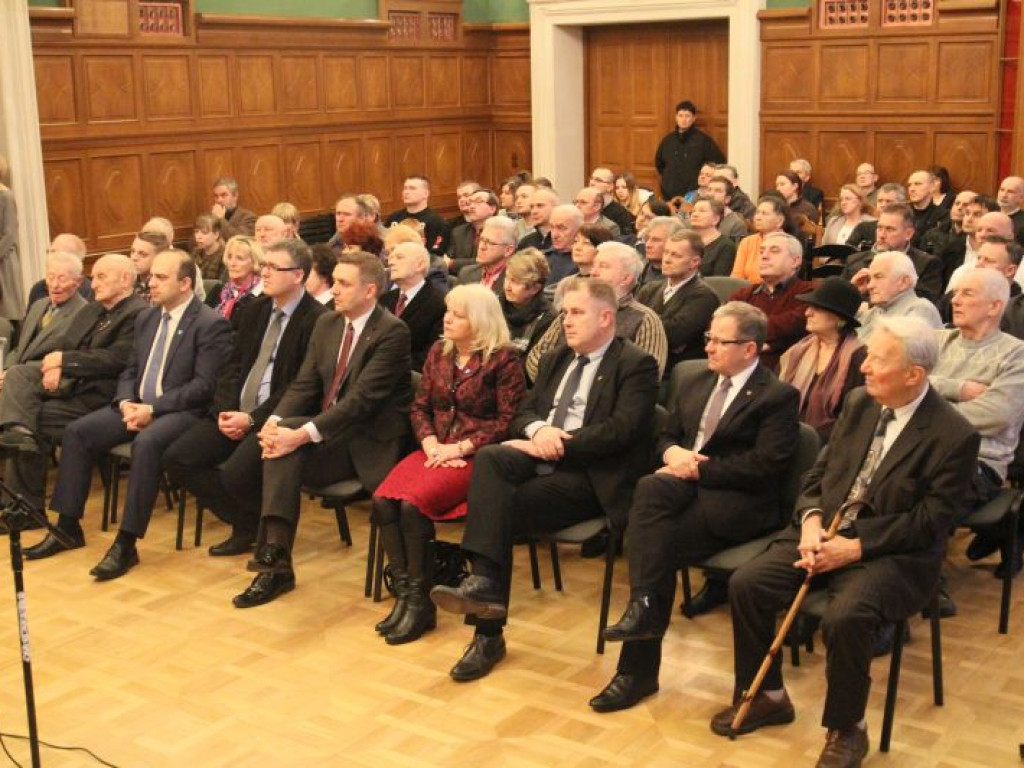 Tarnobrzeżanie w hołdzie Żołnierzom Wyklętym [Zdjęcia]