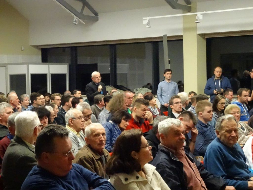 Ponad 200 osób na spotkaniu w bibliotece [Zdjęcia]