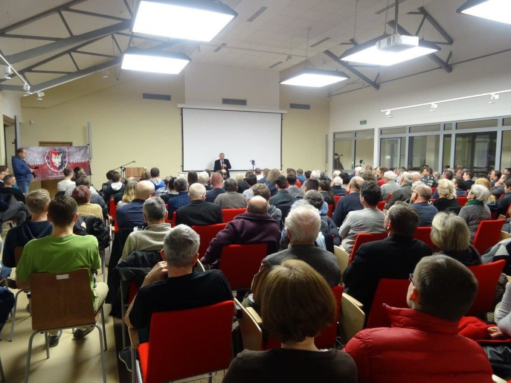 Ponad 200 osób na spotkaniu w bibliotece [Zdjęcia]
