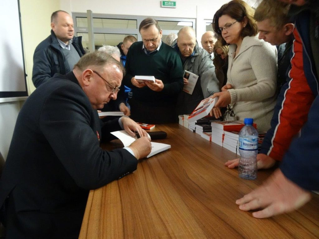 Ponad 200 osób na spotkaniu w bibliotece [Zdjęcia]