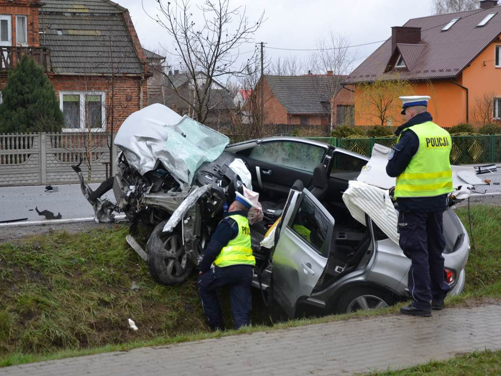 Zderzenie TIR-a z osobówką w Gorzycach [Zdjęcia]