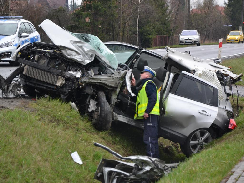 Zderzenie TIR-a z osobówką w Gorzycach [Zdjęcia]
