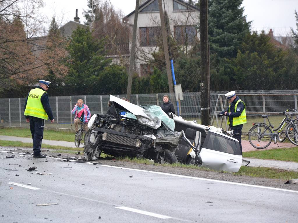 Zderzenie TIR-a z osobówką w Gorzycach [Zdjęcia]