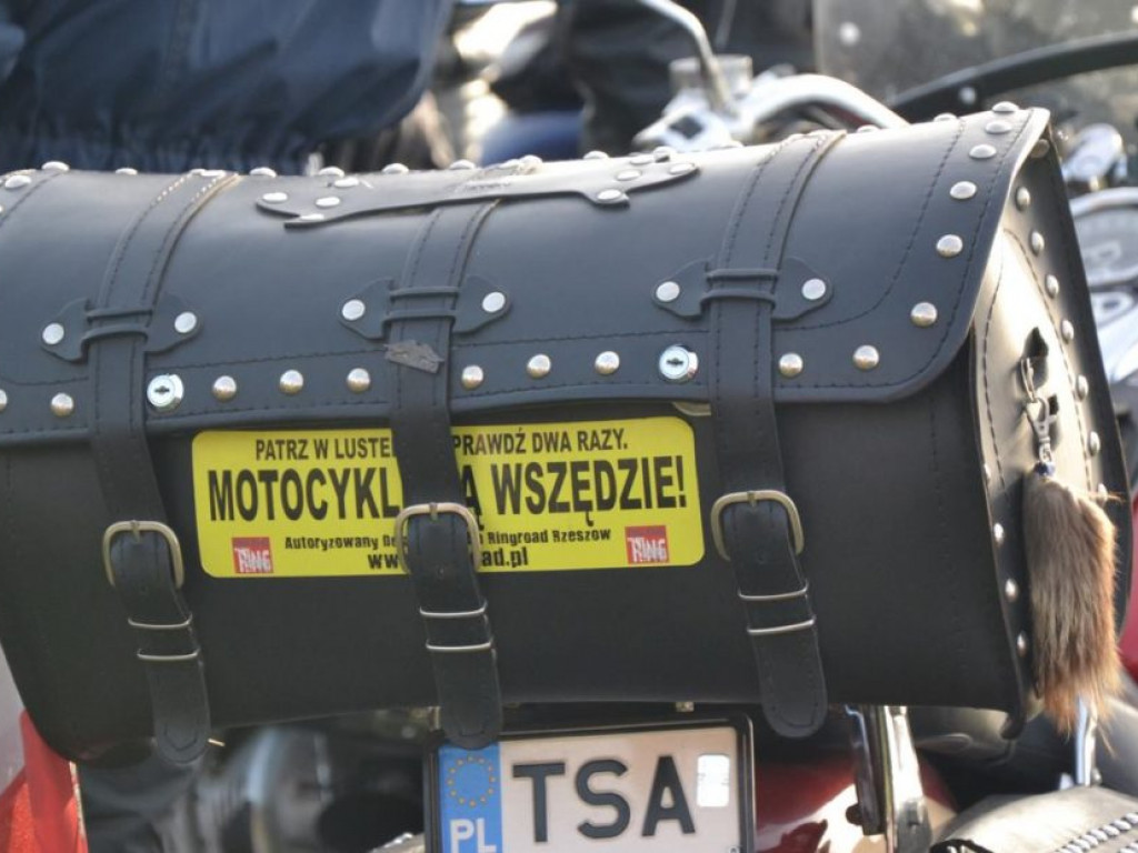 Motocykliści nad jeziorem [Zdjęcia]