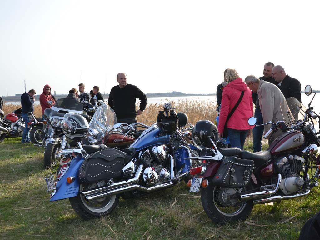 Motocykliści nad jeziorem [Zdjęcia]