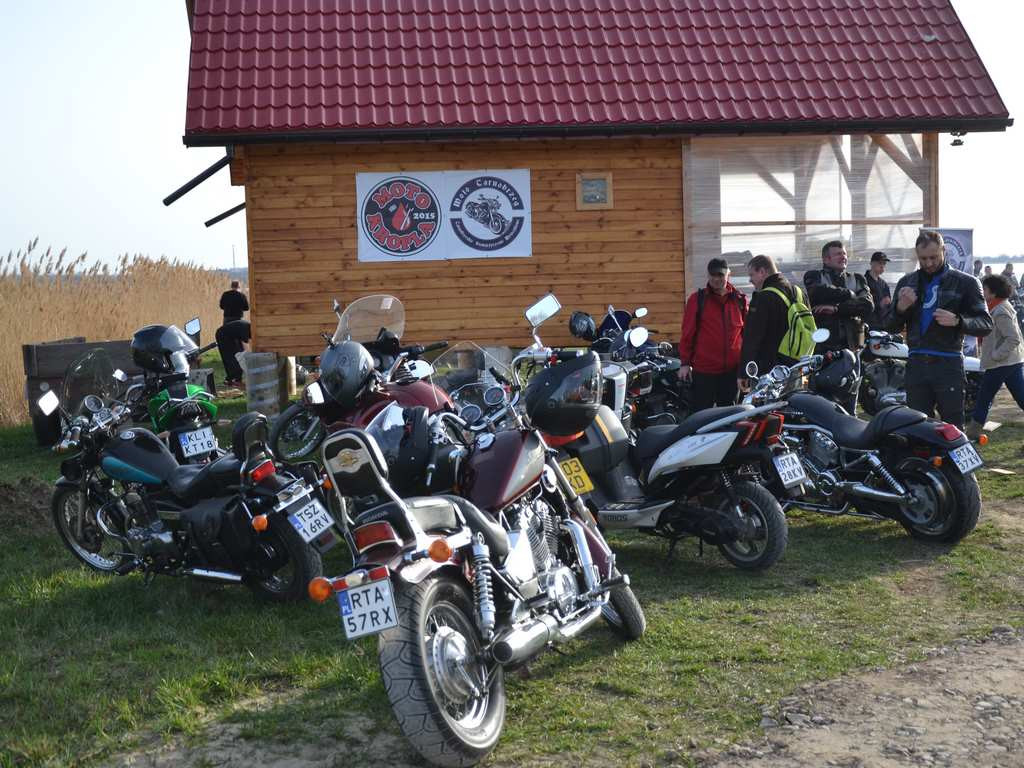 Motocykliści nad jeziorem [Zdjęcia]