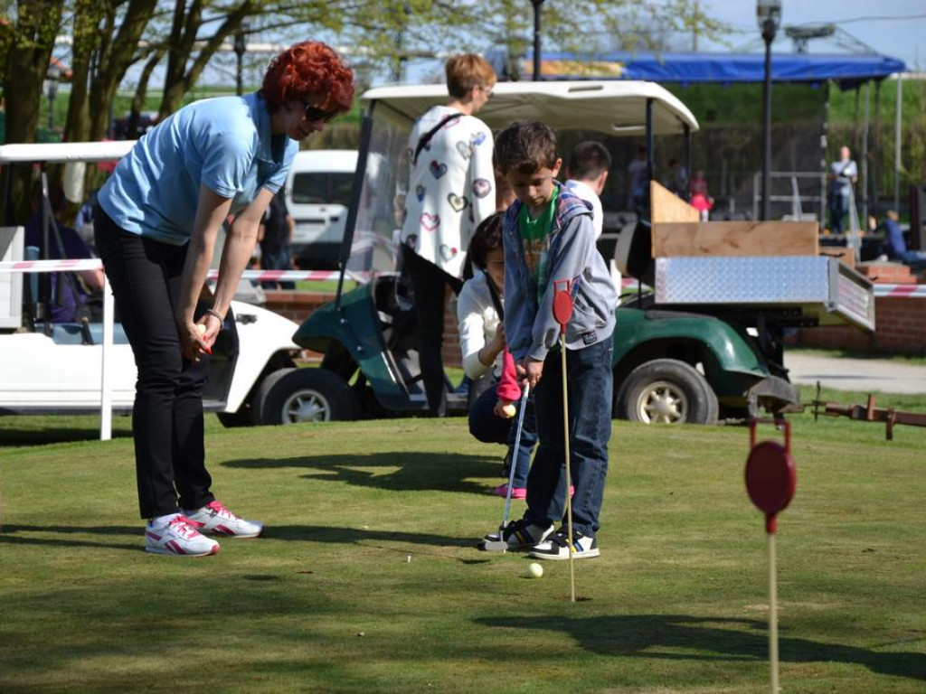 Sezon golfowy otwarty! Zamek w Baranowie zaprasza do gry! [Zdjęcia]