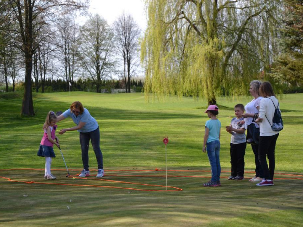 Sezon golfowy otwarty! Zamek w Baranowie zaprasza do gry! [Zdjęcia]