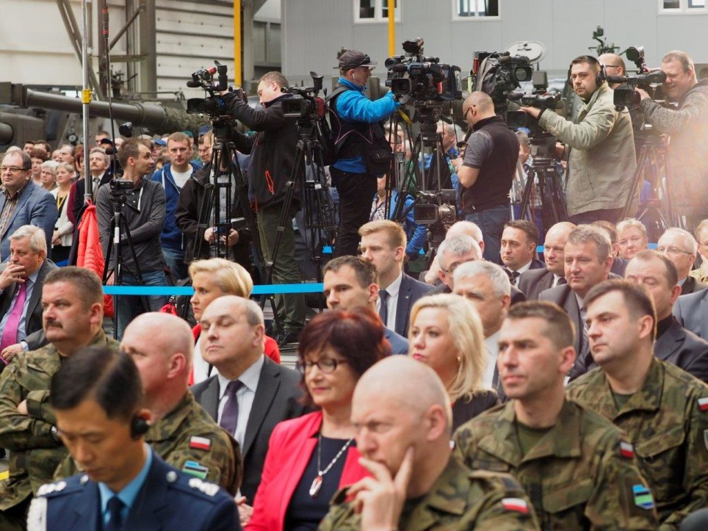 Premier Beata Szydło w Hucie Stalowa Wola [Zdjęcia]