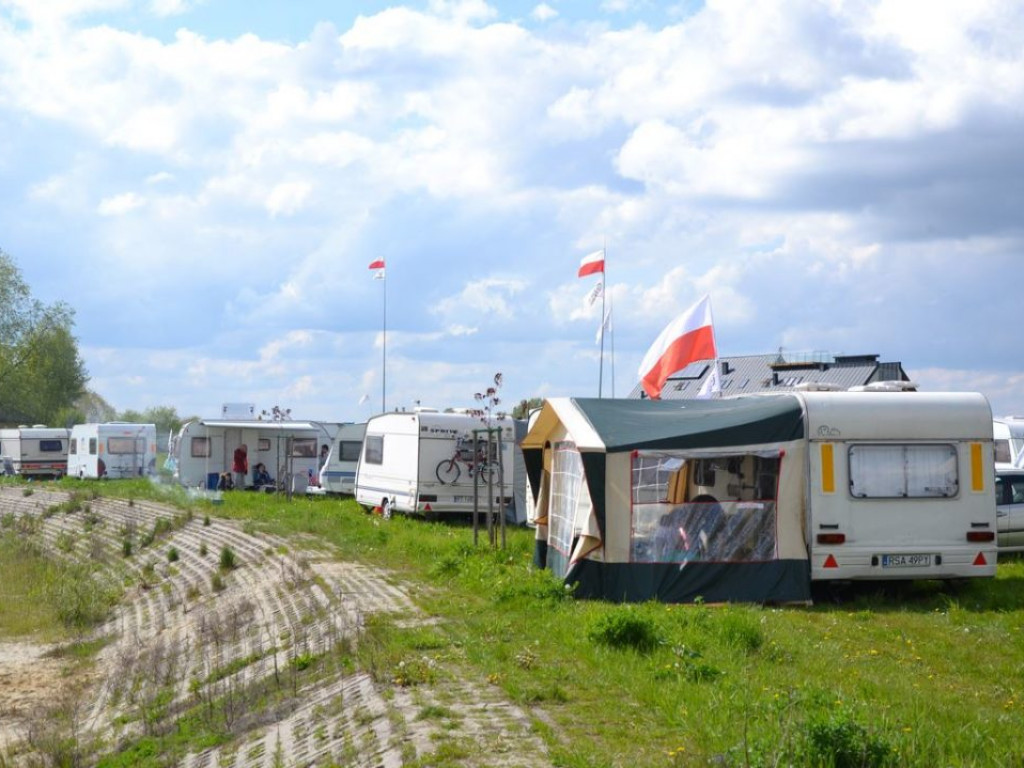 Trwa zlot karawaningowy nad Jeziorem Tarnobrzeskim [Zdjęcia]