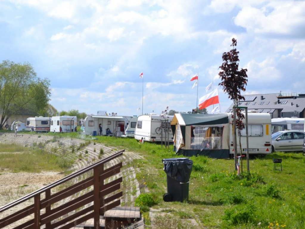 Trwa zlot karawaningowy nad Jeziorem Tarnobrzeskim [Zdjęcia]